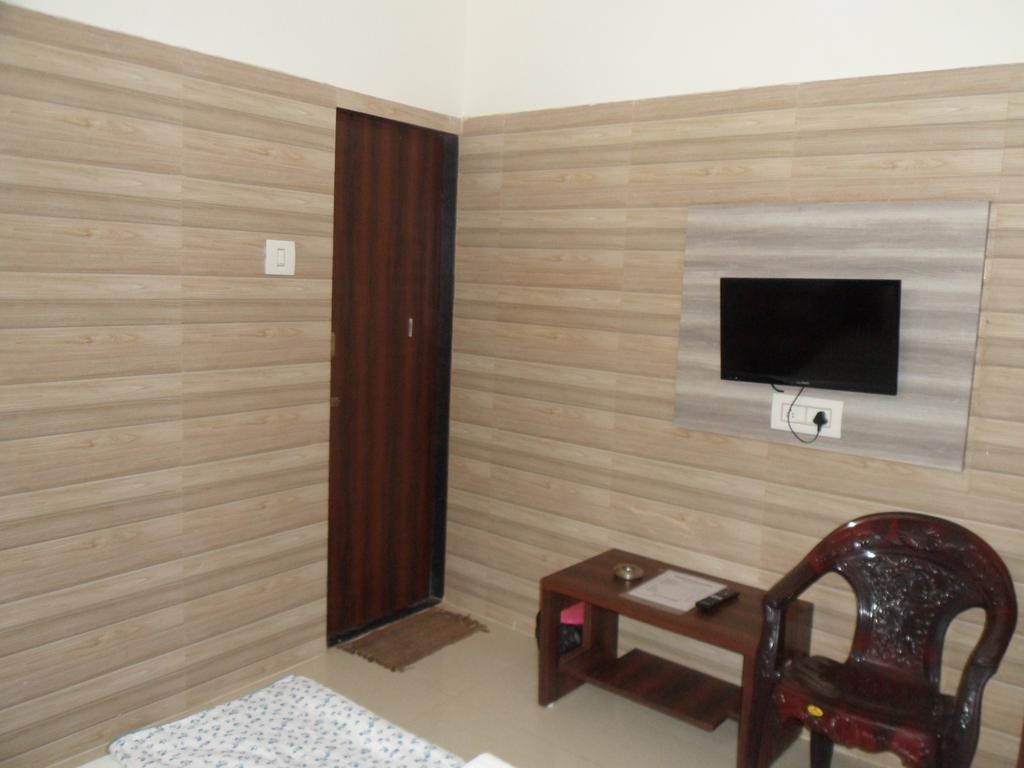 Hotel Madhusudan Dwārka Pokój zdjęcie