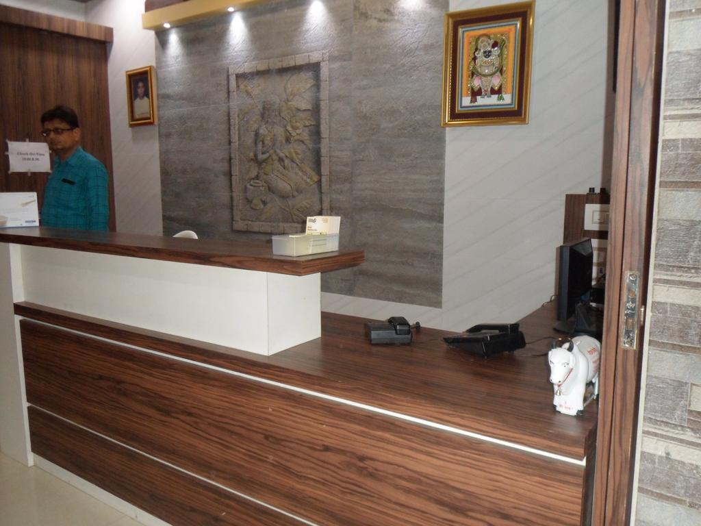 Hotel Madhusudan Dwārka Zewnętrze zdjęcie