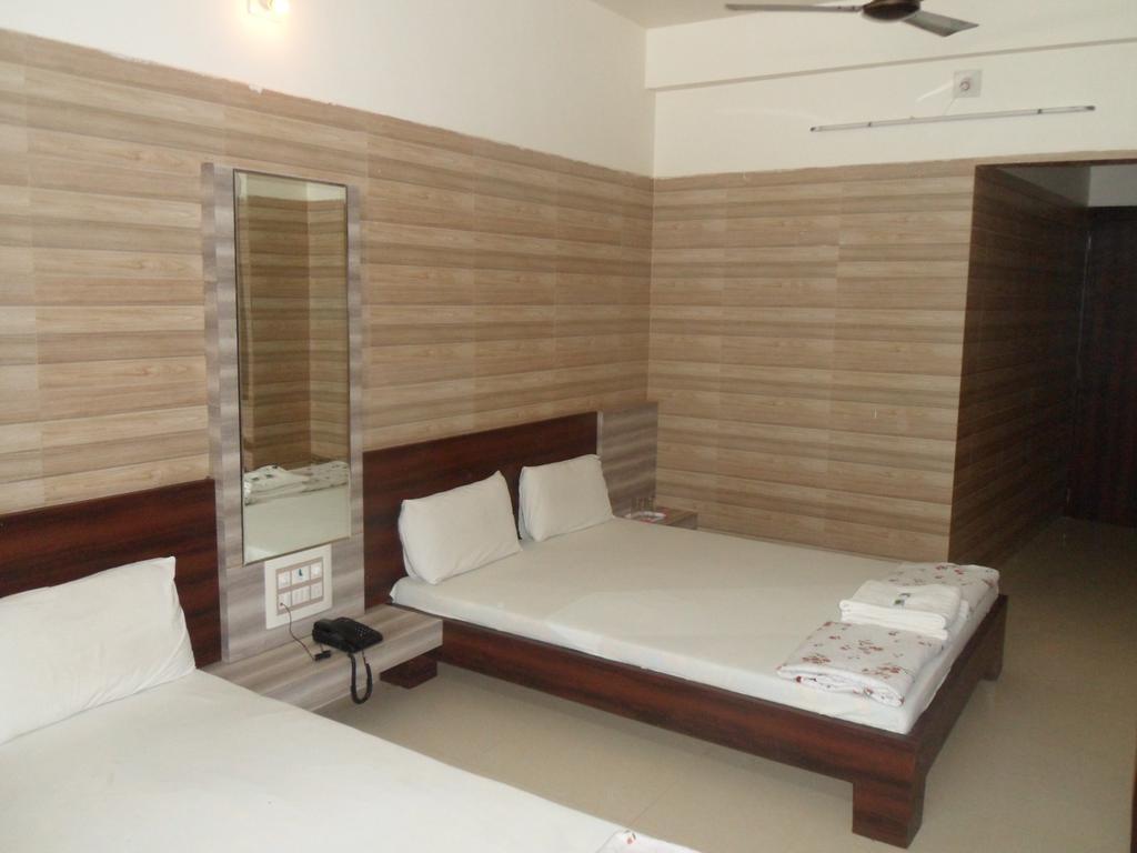 Hotel Madhusudan Dwārka Pokój zdjęcie