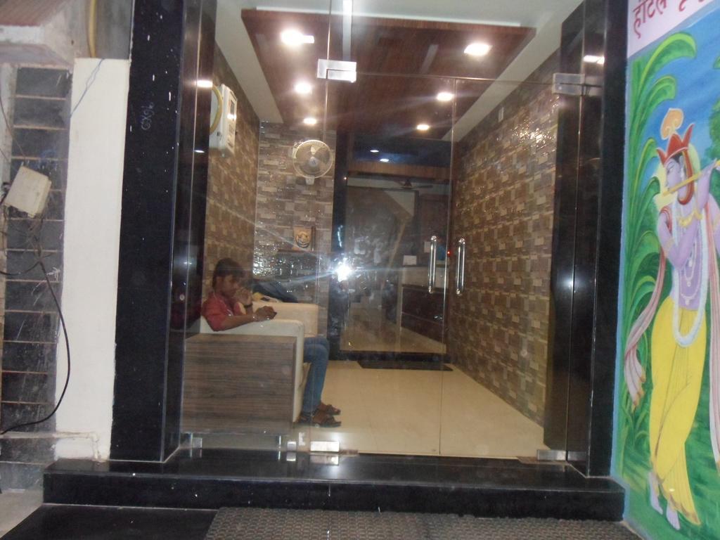 Hotel Madhusudan Dwārka Zewnętrze zdjęcie